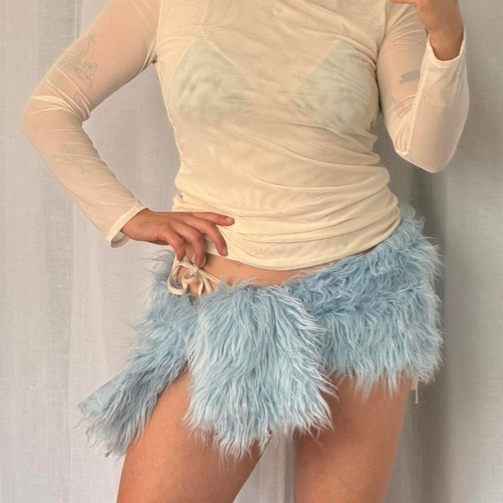 baby blue shaggy faux fur scarf ❄️✿ - Picture 3 of 6
